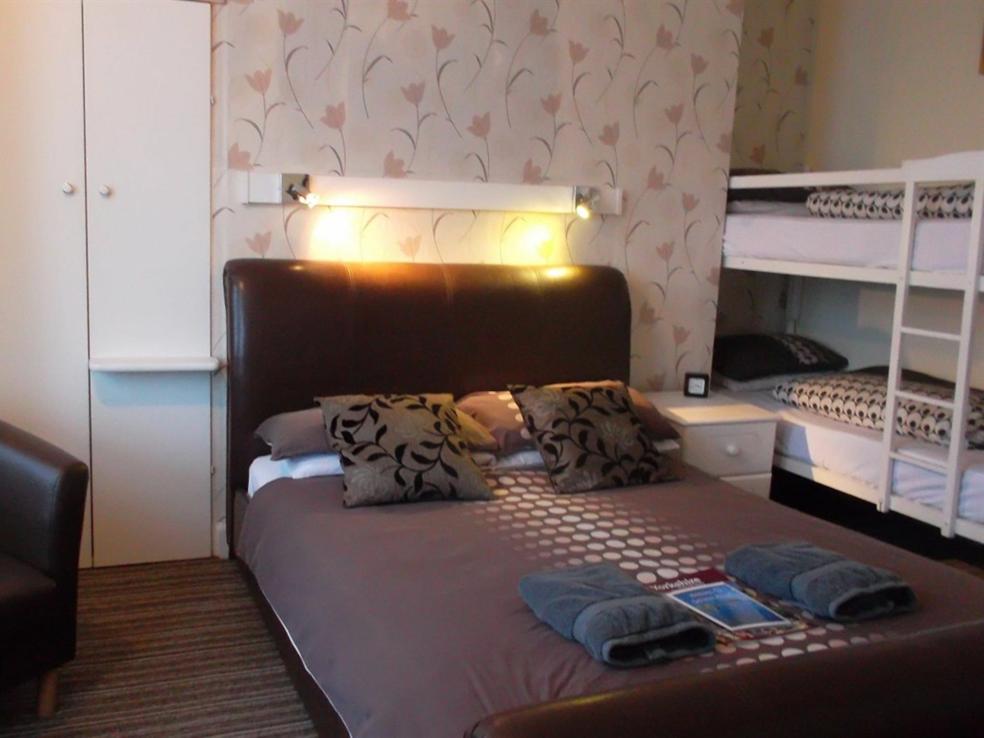 Derwent House Hotel Скарбъро Екстериор снимка